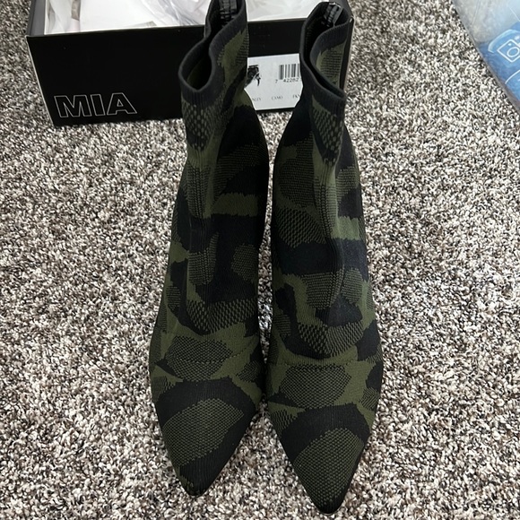 Pump booties - Picture 2 of 5